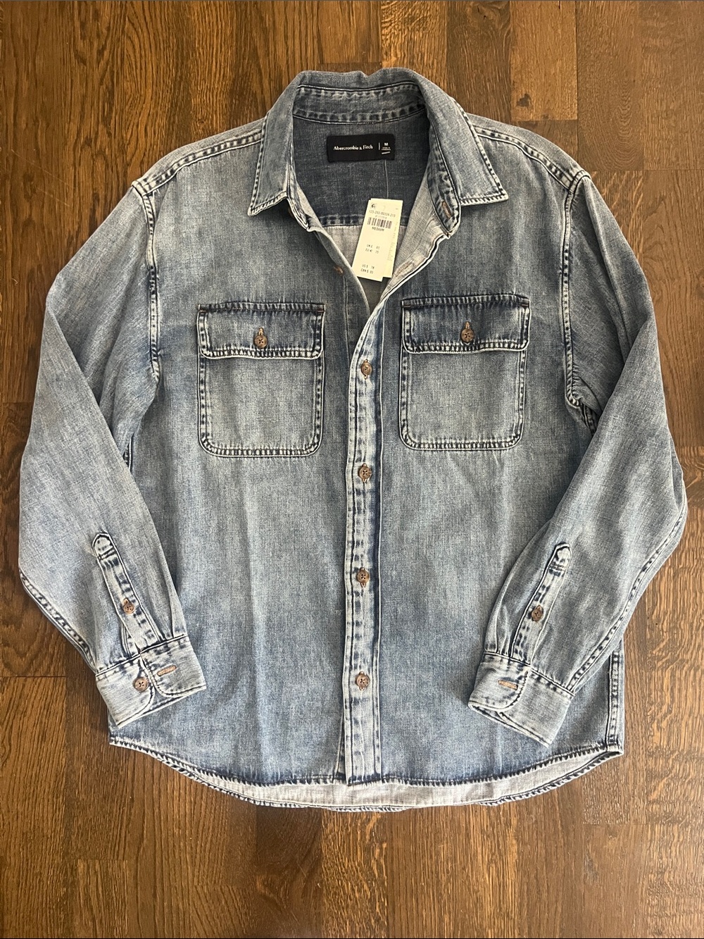 Abercrombie & Fitch Men’s denim button up NWT